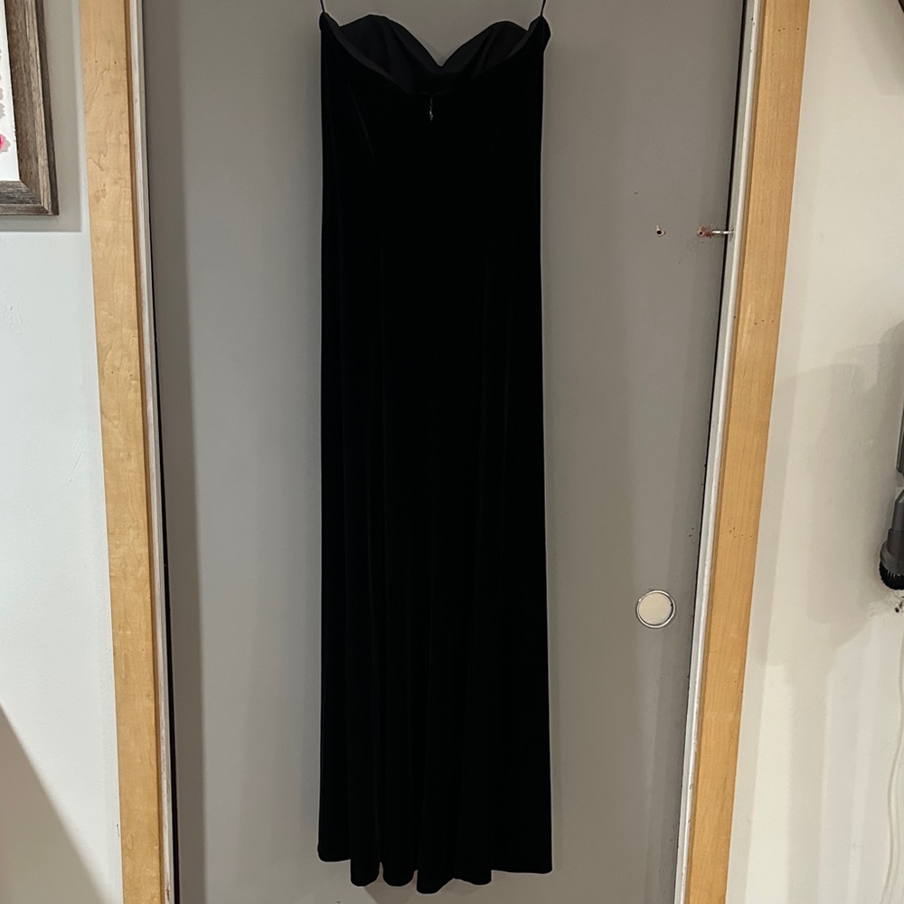Black Strapless Velvet Gown Elegant Formal Evening Maxi Dress - Picture 7 of 7